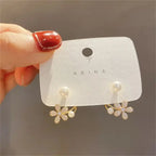 Fashinable studs earrings Accezia