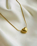 Golden heart pendant Accezia