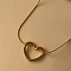 Gold heart pendant | symbol of freedom Accezia